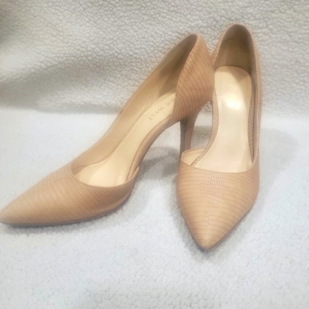 Nine West Nude/Tan Textured Pointed Toe Pumps